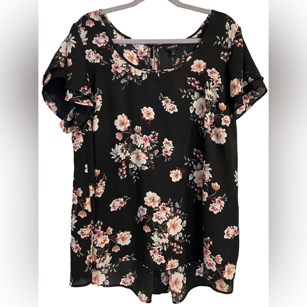 Torrid Black Floral Top Size 1 - Picture 2 of 6